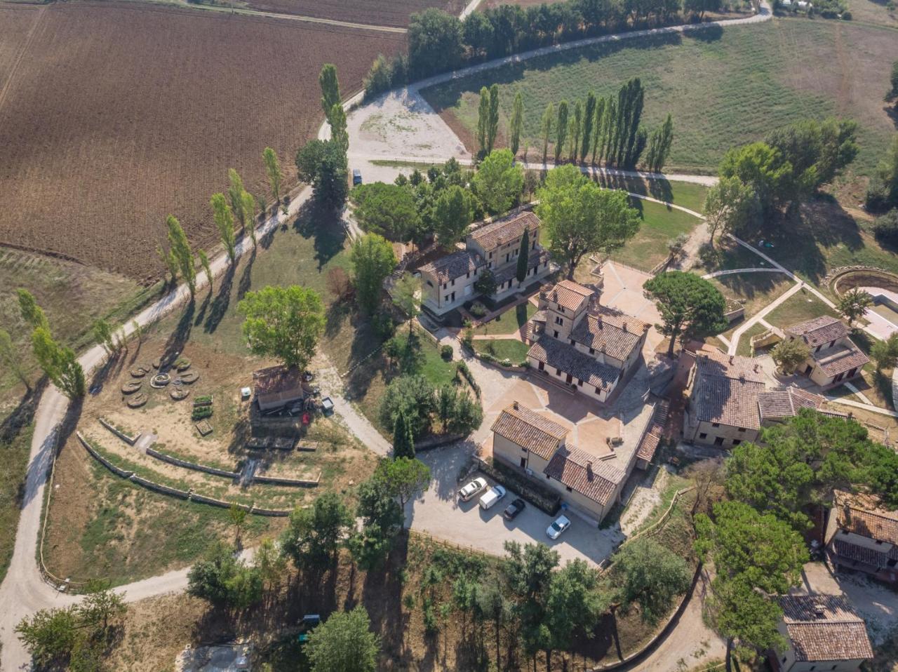 Gh Borgo Pulciano Agriturismo Montone  Zewnętrze zdjęcie